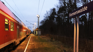 Bahnsteig Fermerswalde mit Regionalbahn, Foto: Michael Jungclaus MdL
