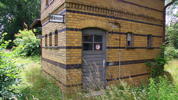 Bahnhofsgebäude in Bölzke, Foto: Michael Jungclaus, MdL