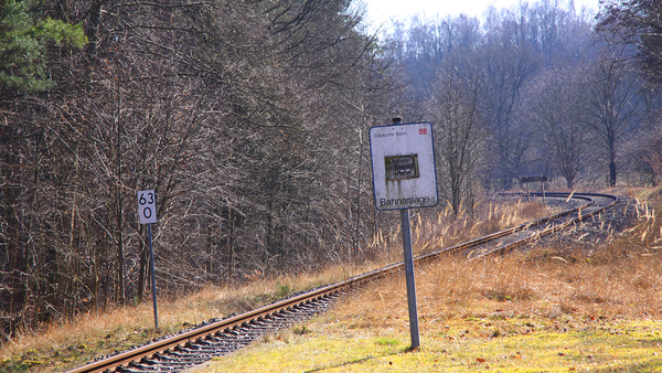 Hinweis auf die Bahnanlage in Joachimsthal Kaiserbahnhof, Foto: Michael Jungclaus, MdL