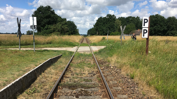 Bahnsteig und Gleis in Sarnow, Foto: Michael Jungclaus, MdL